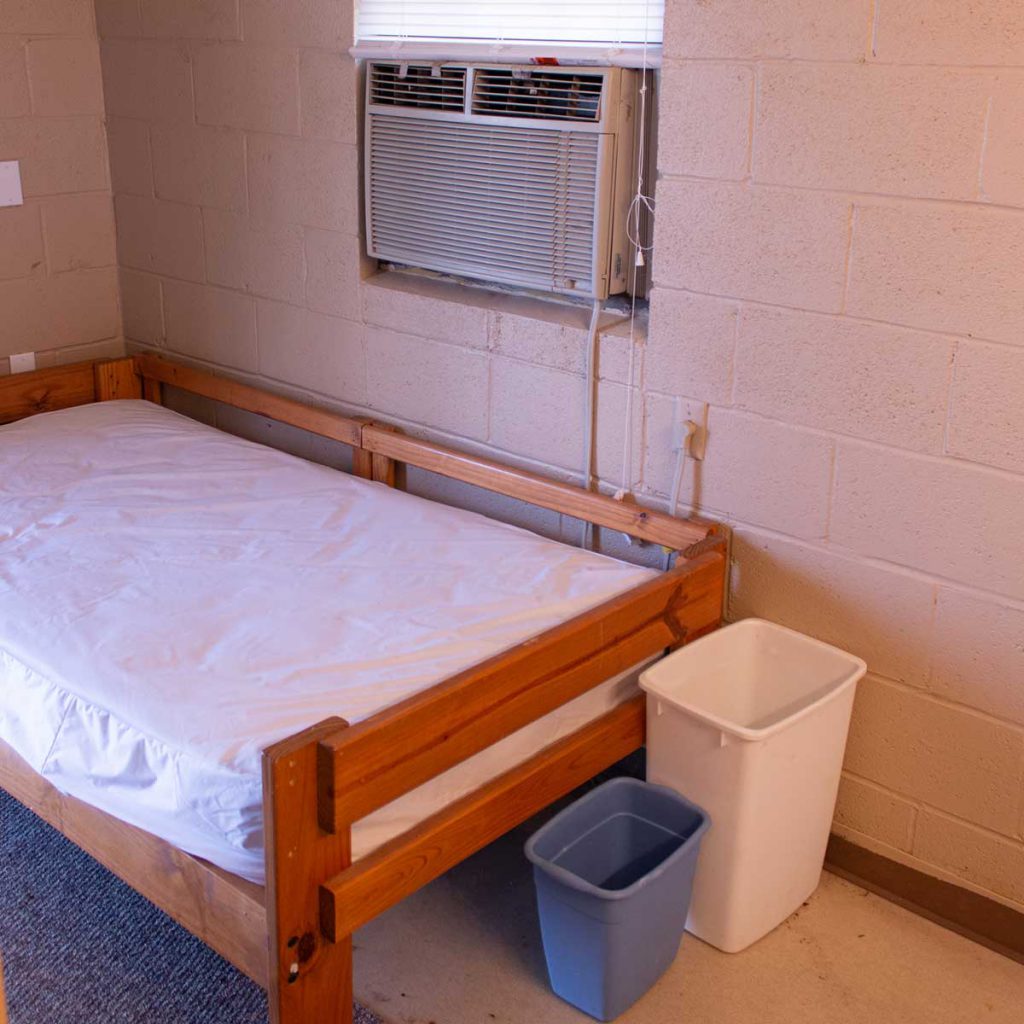 photo of the single bed and window unit in the nurse's station